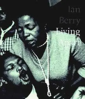  Ian Berry; Living Apart | Buch |  Sack Fachmedien