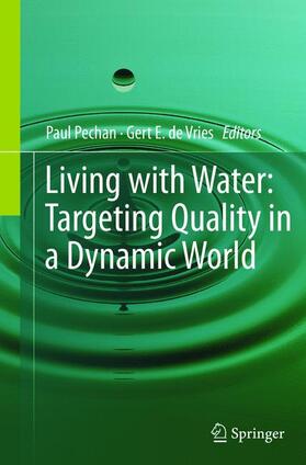 de Vries / Pechan | Living with Water | Buch | 978-1-4899-8880-5 | sack.de