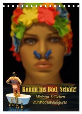 Ochs / CALVENDO | Ochs, S: Komm ins Bad, Schatz! Miniatur-Stillleben mit Model | Sonstiges | 978-3-383-48477-3 | sack.de