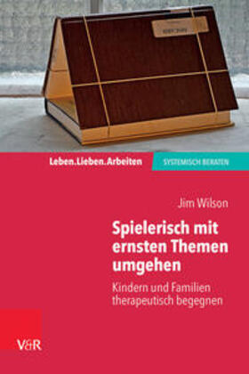 Wilson / von Schlippe | Spielerisch mit ernsten Themen umgehen | Buch | 978-3-525-40823-0 | sack.de